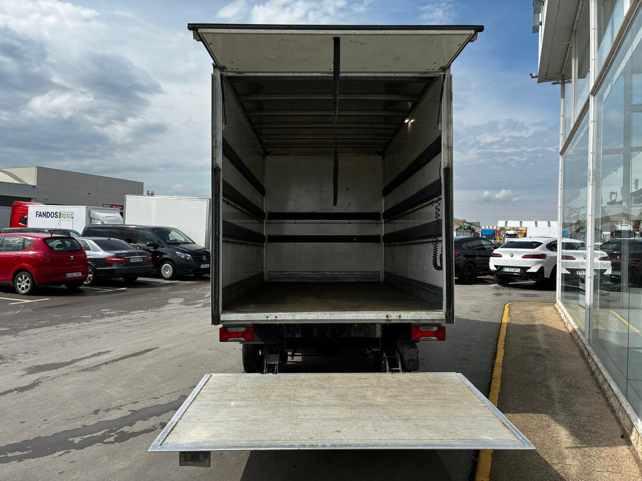 Caja cerrada con plataforma elevadora IVECO 35C16 20m3 Automática - Tarbesõiduk furgoon: pilt 5 Caja cerrada con plataforma elevadora IVECO 35C16 20m3 Automática - Tarbesõiduk furgoon: pilt 5