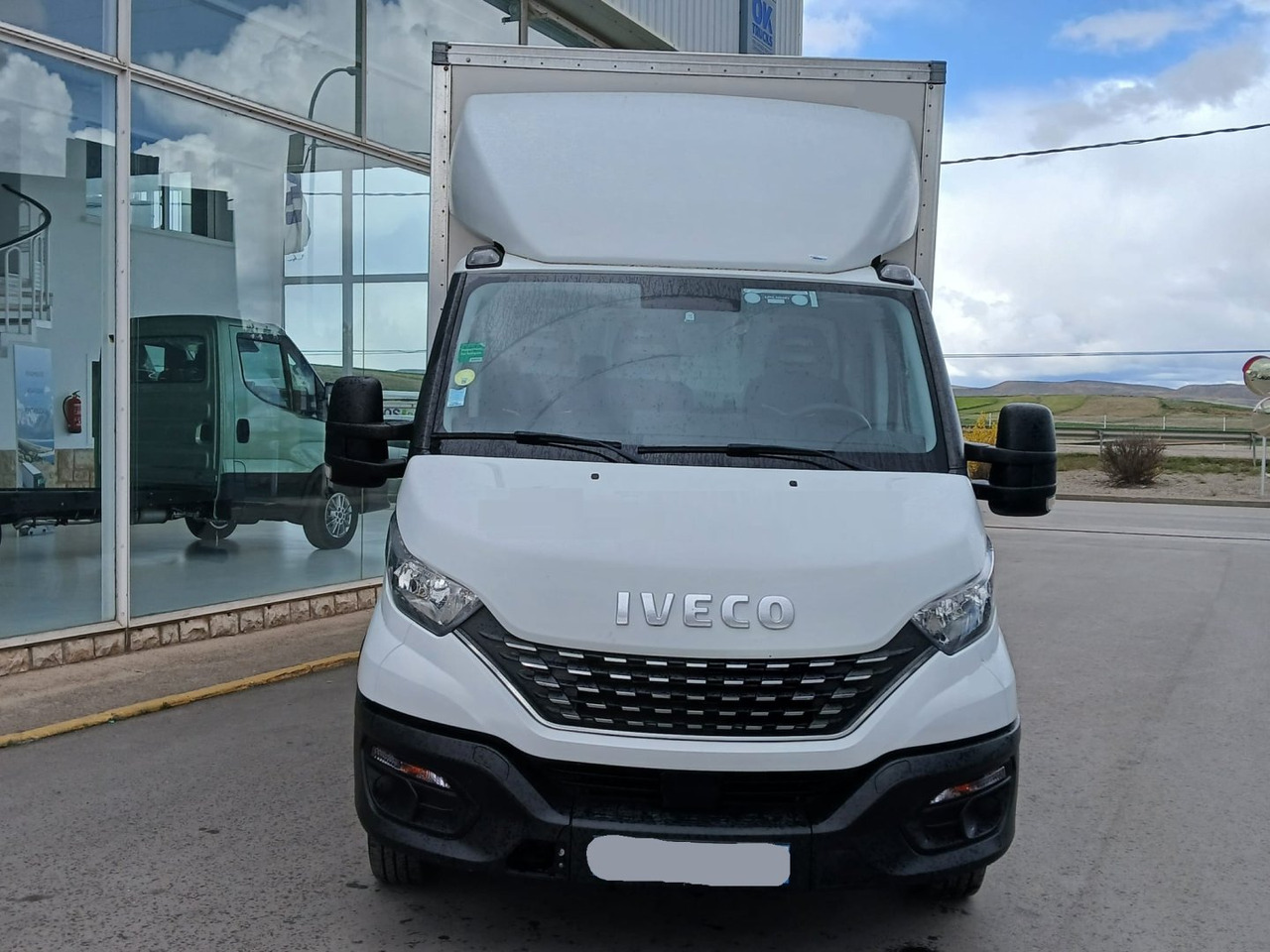 Caja cerrada con plataforma elevadora IVECO 35C16 20m3 Automática - Tarbesõiduk furgoon: pilt 2 Caja cerrada con plataforma elevadora IVECO 35C16 20m3 Automática - Tarbesõiduk furgoon: pilt 2