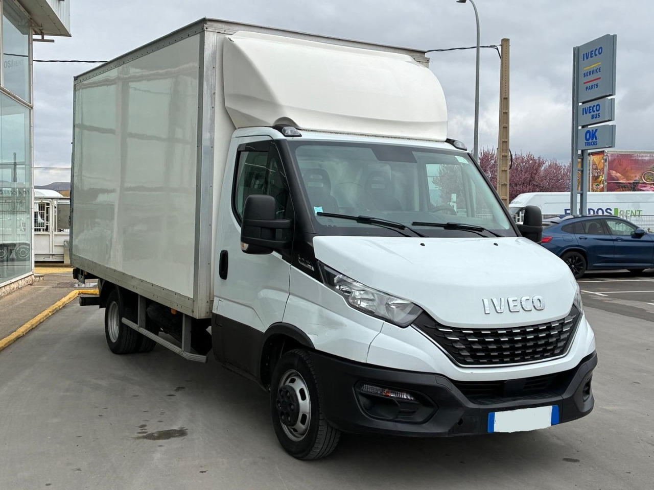 Caja cerrada con plataforma elevadora IVECO 35C16 20m3 Automática - Tarbesõiduk furgoon: pilt 3 Caja cerrada con plataforma elevadora IVECO 35C16 20m3 Automática - Tarbesõiduk furgoon: pilt 3