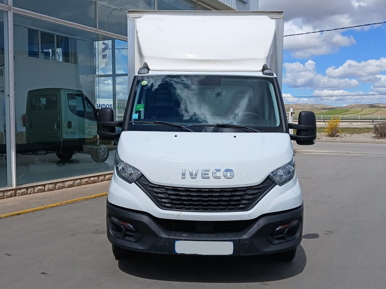 Caja cerrada con plataforma elevadora IVECO 35C16 20m3 - Tarbesõiduk furgoon: pilt 2 Caja cerrada con plataforma elevadora IVECO 35C16 20m3 - Tarbesõiduk furgoon: pilt 2