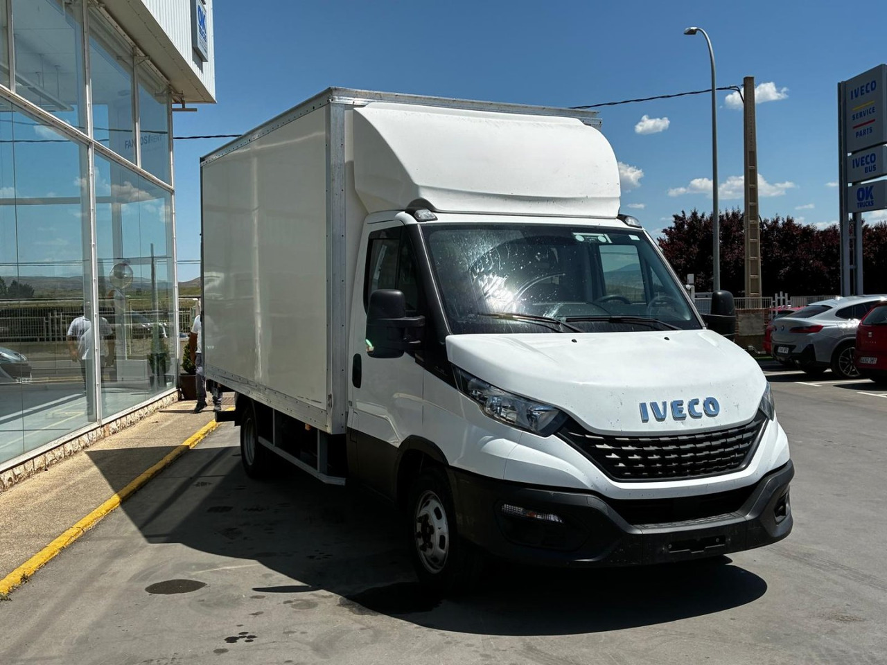 Caja cerrada con plataforma elevadora IVECO 35C16 20m3 - Tarbesõiduk furgoon: pilt 3 Caja cerrada con plataforma elevadora IVECO 35C16 20m3 - Tarbesõiduk furgoon: pilt 3
