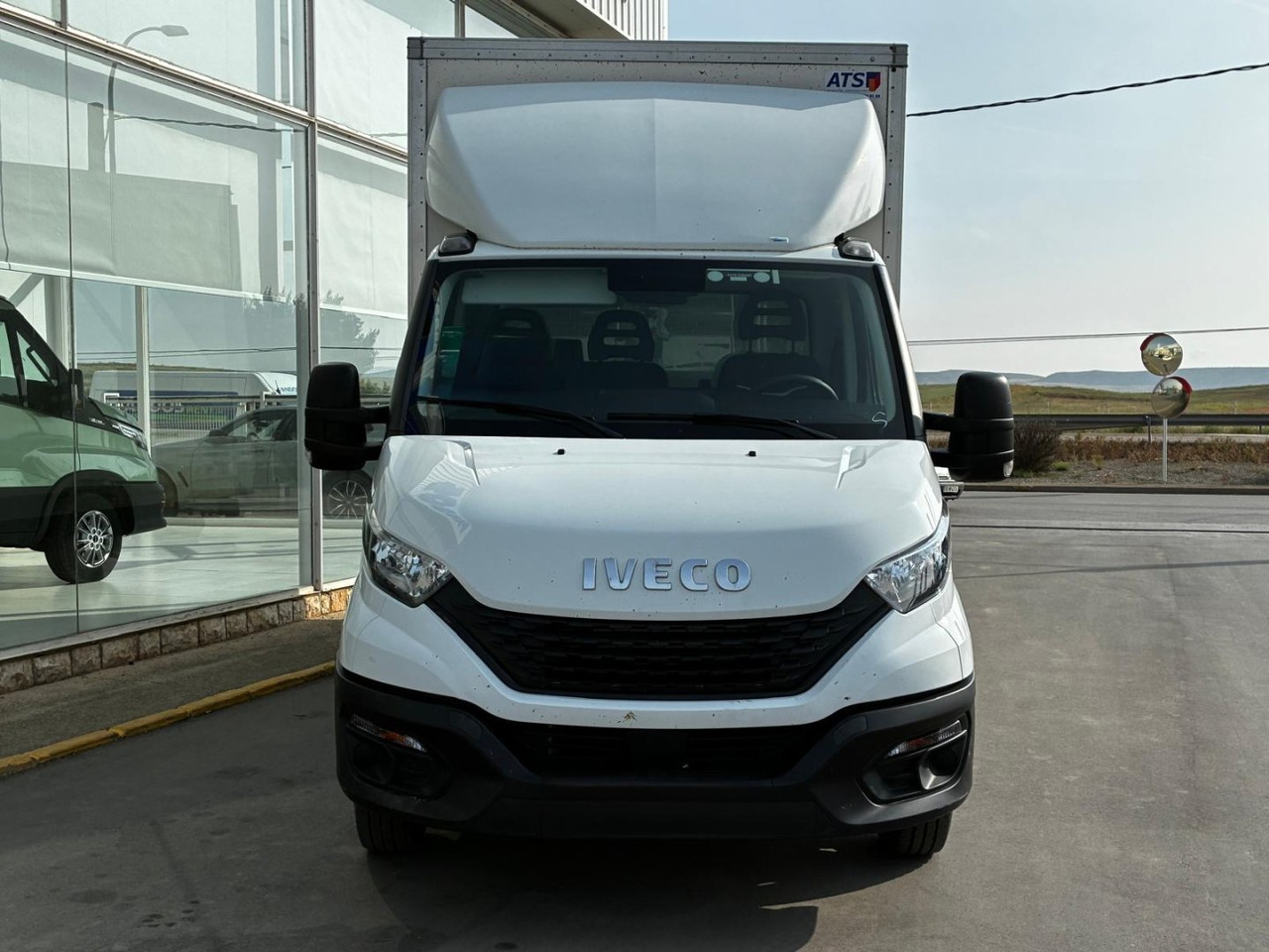Caja cerrada con plataforma elevadora IVECO 35C16 20m3 - Tarbesõiduk furgoon: pilt 2 Caja cerrada con plataforma elevadora IVECO 35C16 20m3 - Tarbesõiduk furgoon: pilt 2