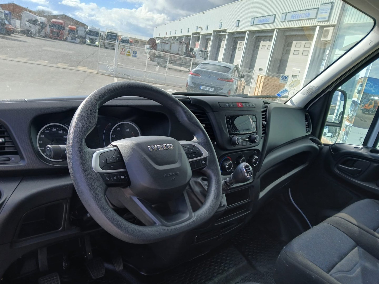 Interior photo 1: Kaubik Furgón IVECO 35S14 12m3