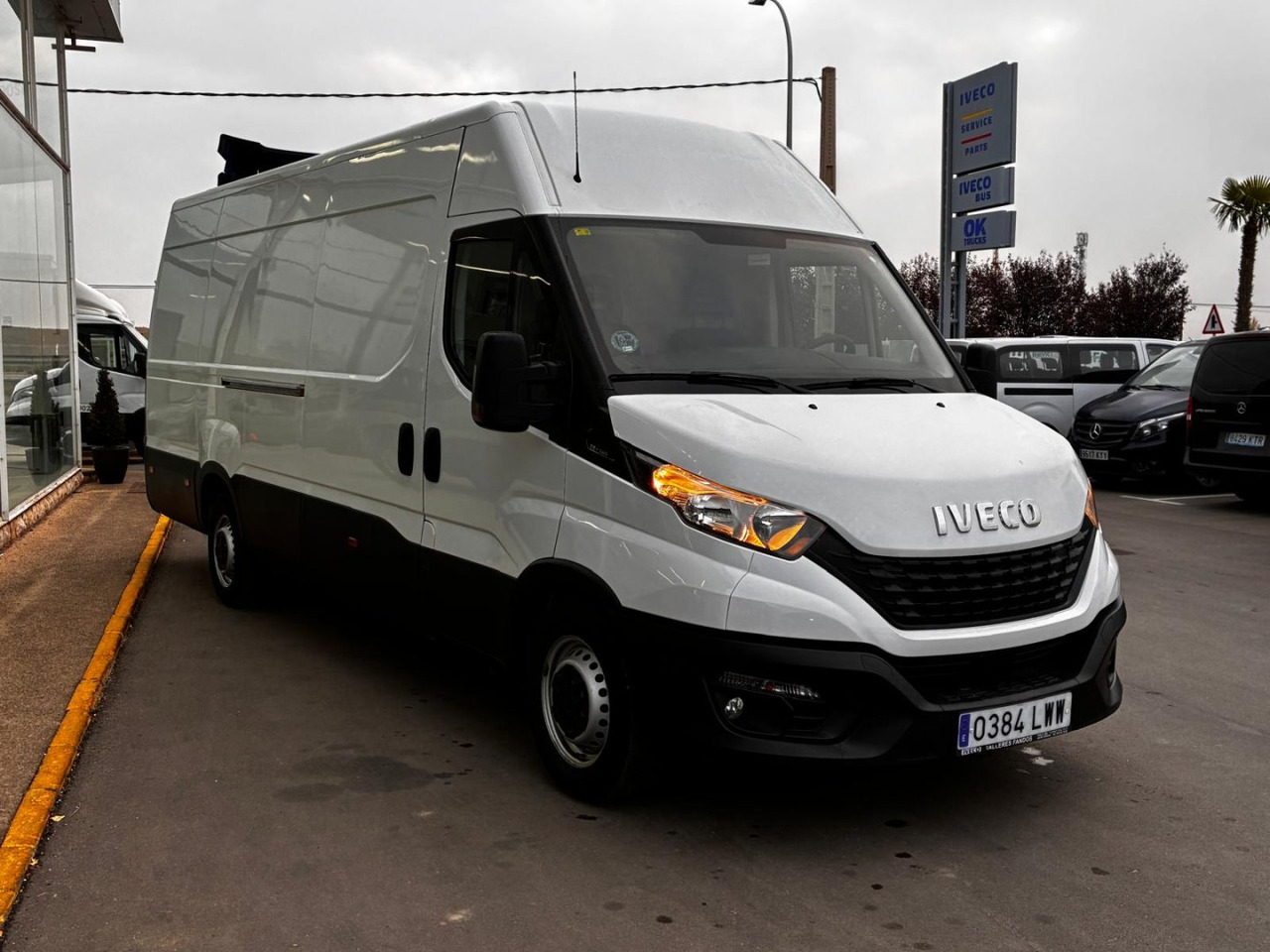 Furgón IVECO 35S14 V 16m3 - Kaubik: pilt 3 Furgón IVECO 35S14 V 16m3 - Kaubik: pilt 3