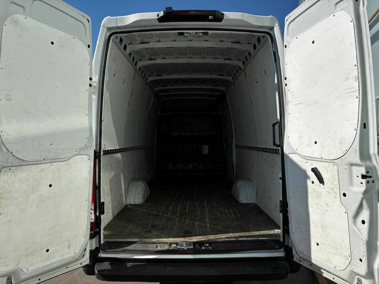 Furgón IVECO 35S14 V 16m3 - Kaubik: pilt 4 Furgón IVECO 35S14 V 16m3 - Kaubik: pilt 4