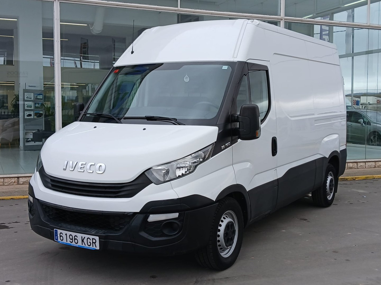 Furgón IVECO 35S16 10.8m3 - Kaubik: pilt 1 Furgón IVECO 35S16 10.8m3 - Kaubik: pilt 1