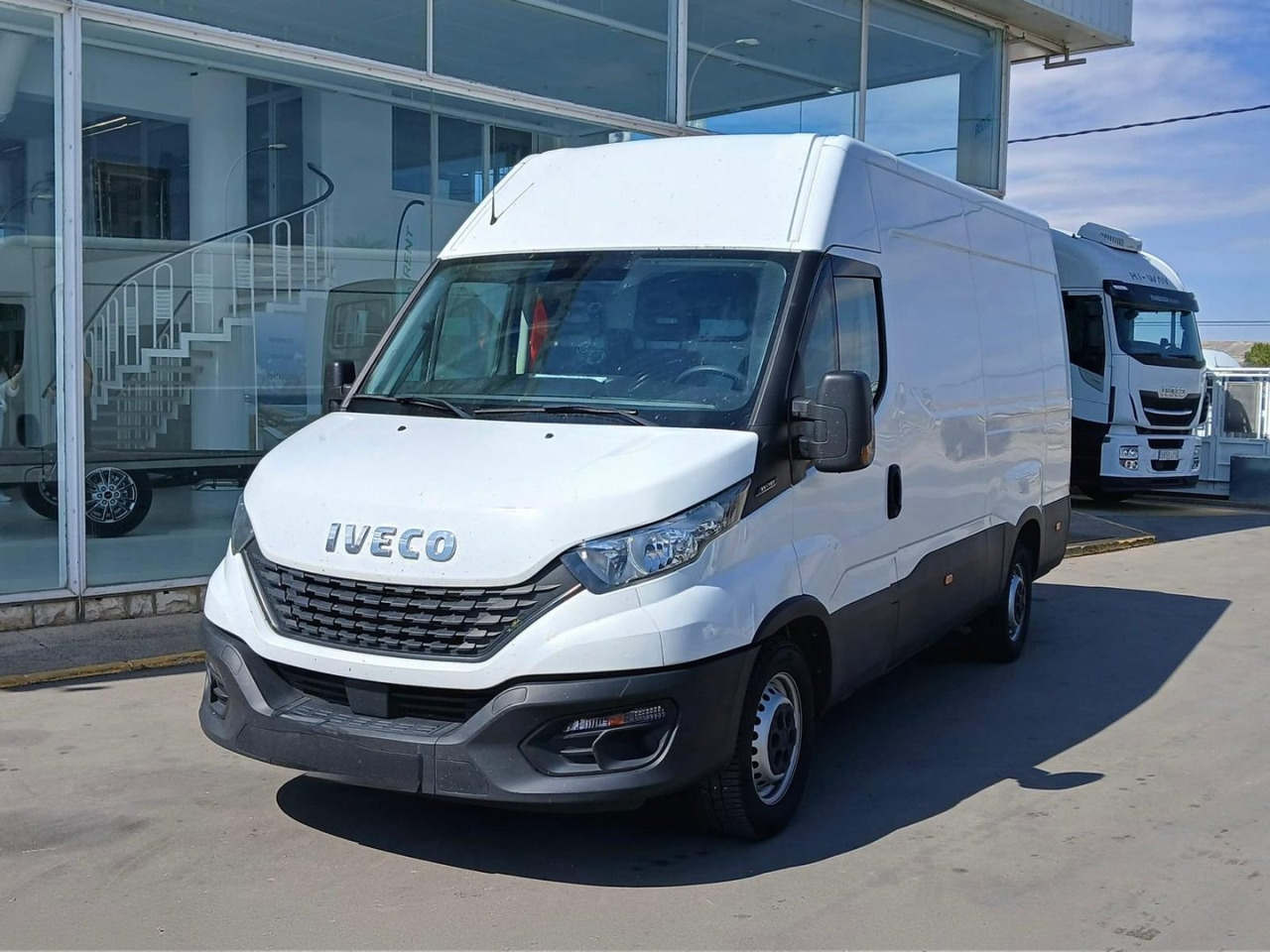 Furgón IVECO 35S16 V 12m3 - Kaubik: pilt 1 Furgón IVECO 35S16 V 12m3 - Kaubik: pilt 1