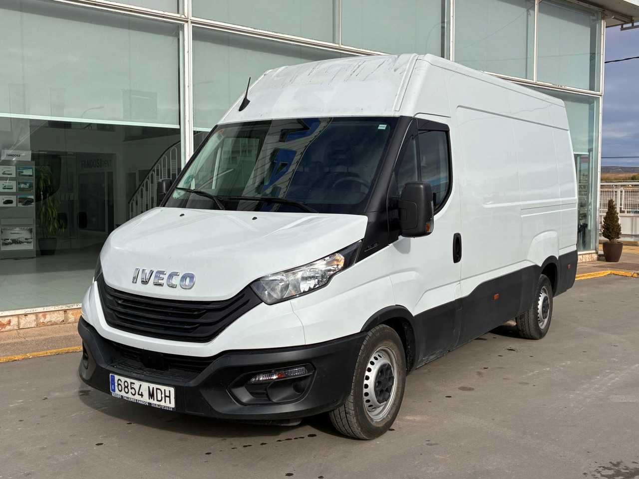 Furgón IVECO 35S16 V 12m3 - Kaubik: pilt 1 Furgón IVECO 35S16 V 12m3 - Kaubik: pilt 1