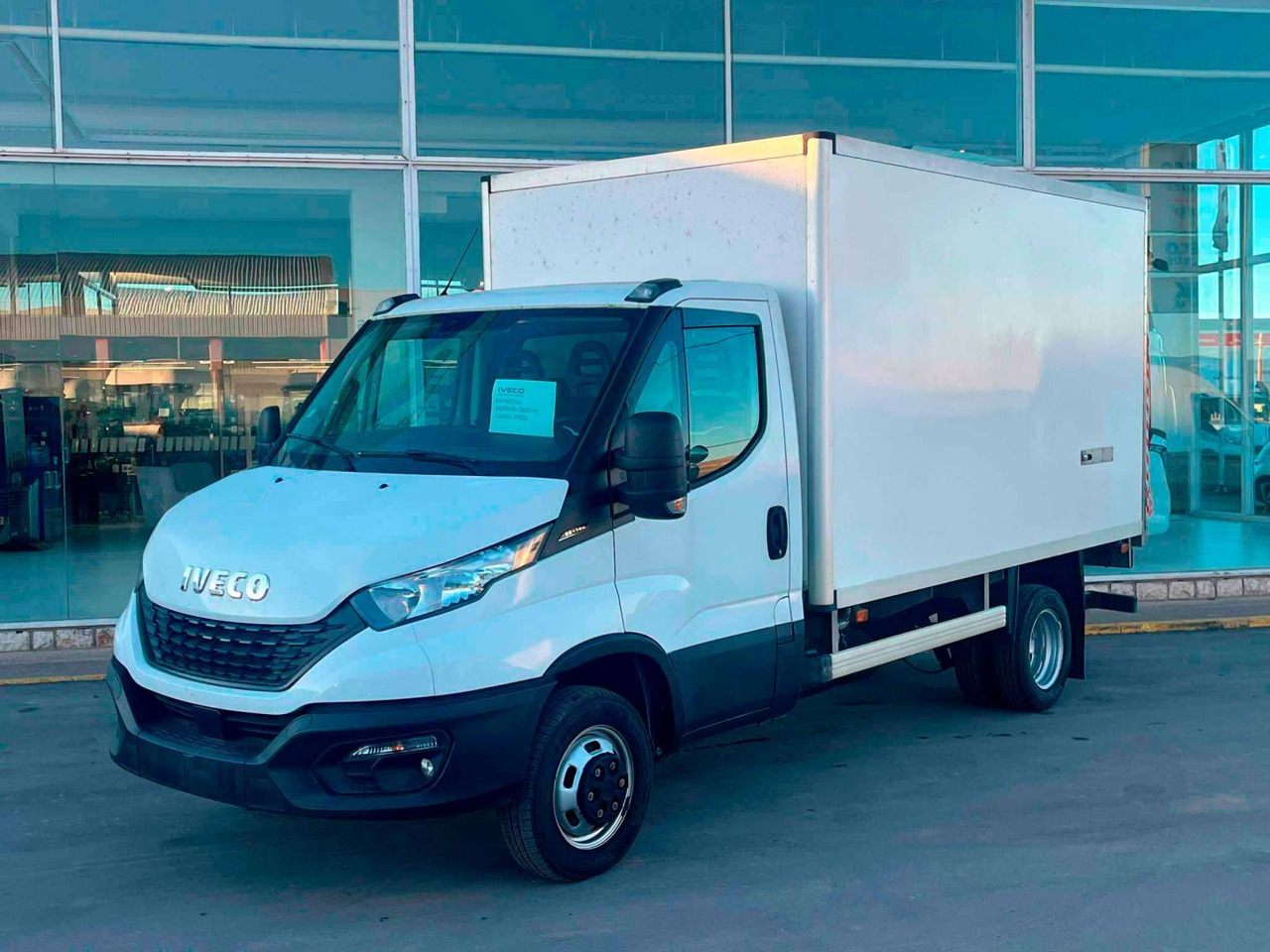 Isotermo IVECO 35C14 ISOTERMO PUERTA ELEVADORA - Tarbesõiduk furgoon: pilt 1 Isotermo IVECO 35C14 ISOTERMO PUERTA ELEVADORA - Tarbesõiduk furgoon: pilt 1
