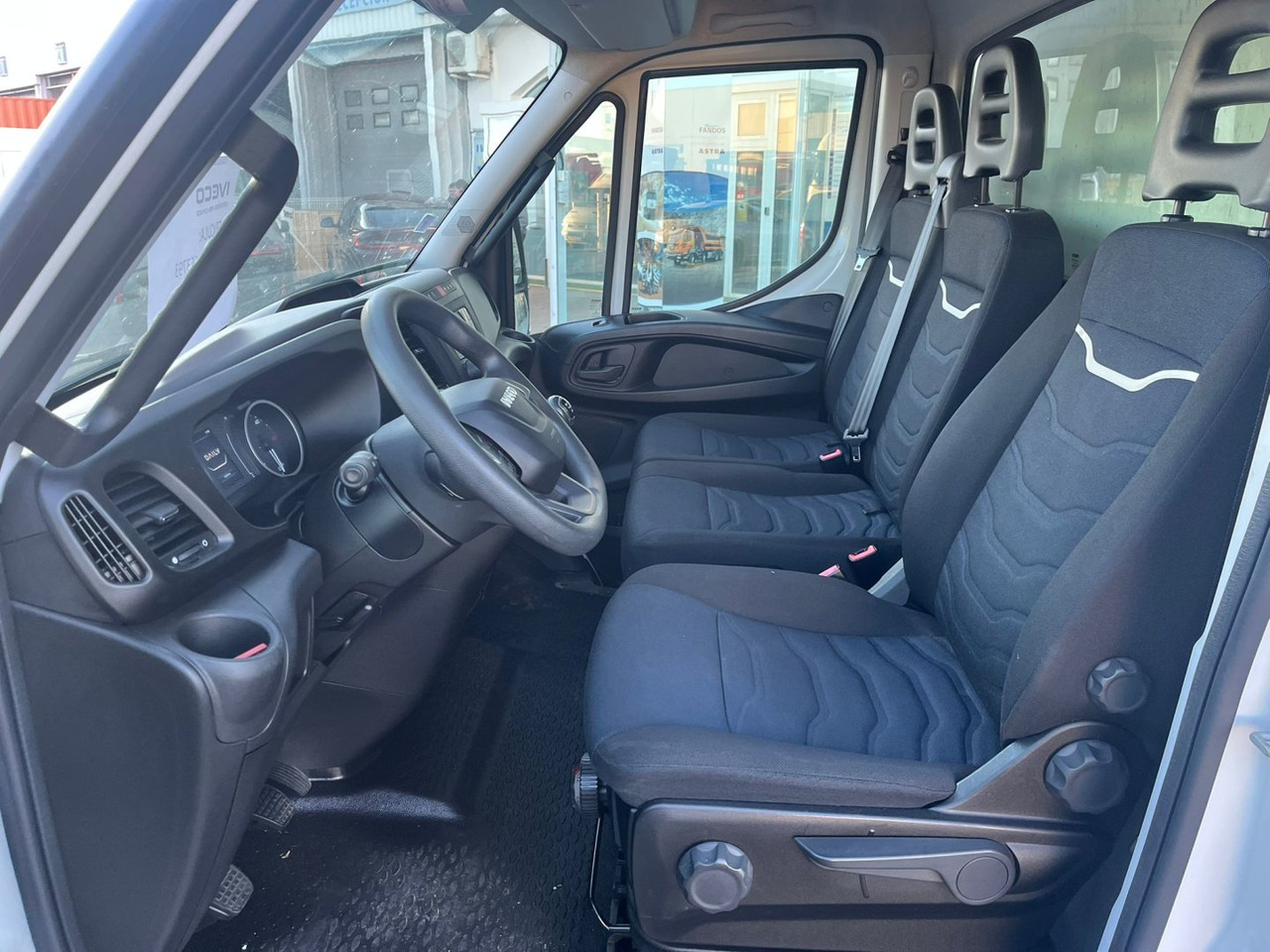 Isotermo IVECO 35C14 ISOTERMO PUERTA ELEVADORA - Tarbesõiduk furgoon: pilt 5 Isotermo IVECO 35C14 ISOTERMO PUERTA ELEVADORA - Tarbesõiduk furgoon: pilt 5