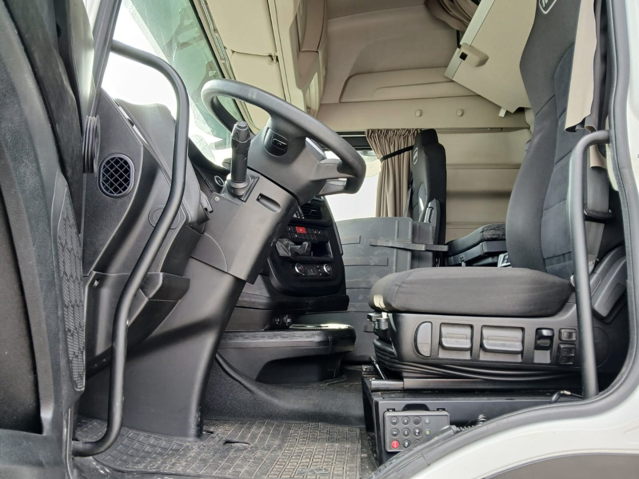 Cabeza Tractora IVECO 460 AUTOMATICO INTARDER ADR - Sadulveok: pilt 5 Cabeza Tractora IVECO 460 AUTOMATICO INTARDER ADR - Sadulveok: pilt 5