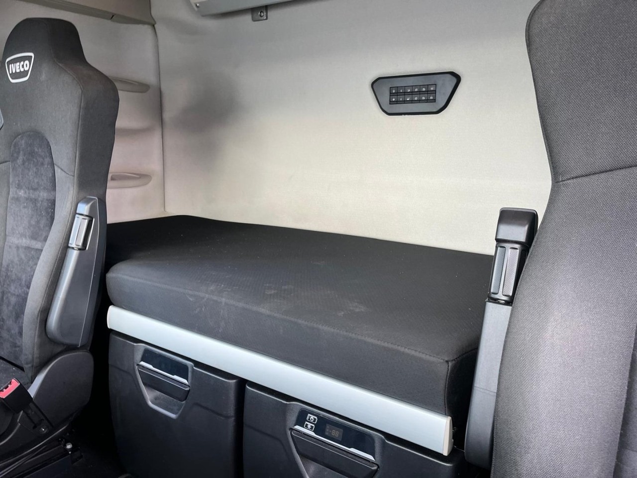 Cabeza Tractora IVECO S-WAY 510 AUTOMATICO CON INTARDER liising Cabeza Tractora IVECO S-WAY 510 AUTOMATICO CON INTARDER: pilt 11 Cabeza Tractora IVECO S-WAY 510 AUTOMATICO CON INTARDER liising Cabeza Tractora IVECO S-WAY 510 AUTOMATICO CON INTARDER: pilt 11