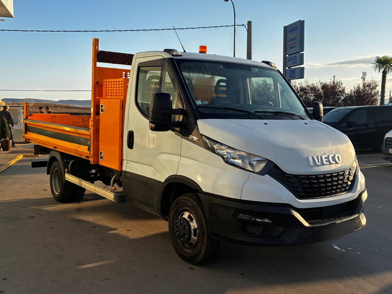 Volquete/Dumper IVECO 35C14 CAJA BASCULANTE - Tarbesõiduk kallur: pilt 3 Volquete/Dumper IVECO 35C14 CAJA BASCULANTE - Tarbesõiduk kallur: pilt 3