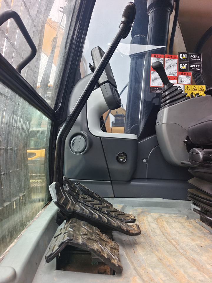 CAT 320D2L - Lintekskavaator: pilt 5 CAT 320D2L - Lintekskavaator: pilt 5