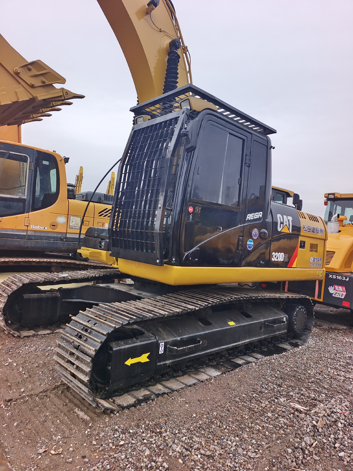 CAT 320D2L - Lintekskavaator: pilt 3 CAT 320D2L - Lintekskavaator: pilt 3