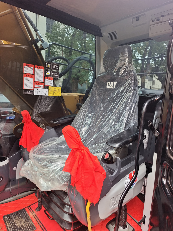 CAT 320D2L WITH 3 CAMERAS - Lintekskavaator: pilt 5 CAT 320D2L WITH 3 CAMERAS - Lintekskavaator: pilt 5