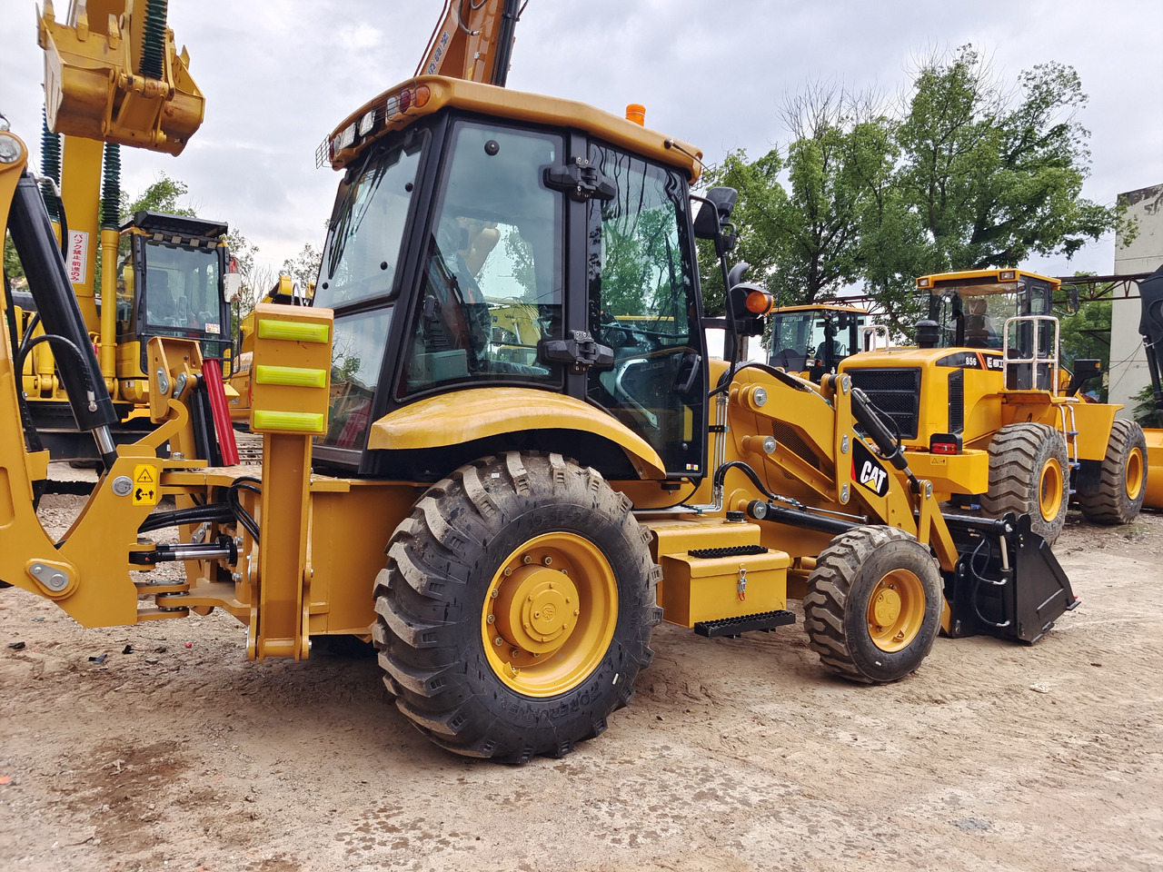 CATERPILLAR 420F BRAND NEW - Ekskavaator-laadur: pilt 1 CATERPILLAR 420F BRAND NEW - Ekskavaator-laadur: pilt 1