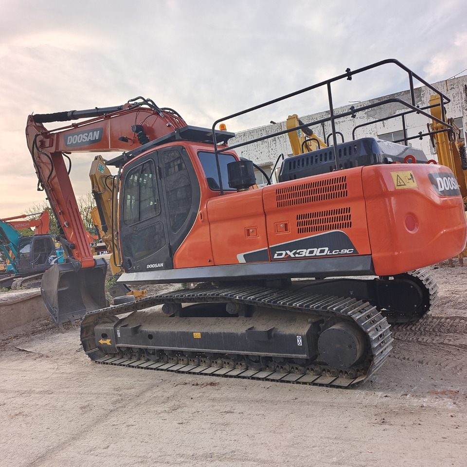 DOOSAN DX 300 LC - 9C - Lintekskavaator: pilt 2 DOOSAN DX 300 LC - 9C - Lintekskavaator: pilt 2