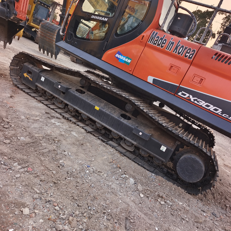 DOOSAN DX300LC-9C Doosan DX 300 LC - 9 C - Lintekskavaator: pilt 2 DOOSAN DX300LC-9C Doosan DX 300 LC - 9 C - Lintekskavaator: pilt 2