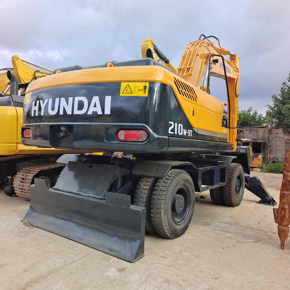 HYUNDAI 210W-9 - Ratastel ekskavaator: pilt 2 HYUNDAI 210W-9 - Ratastel ekskavaator: pilt 2