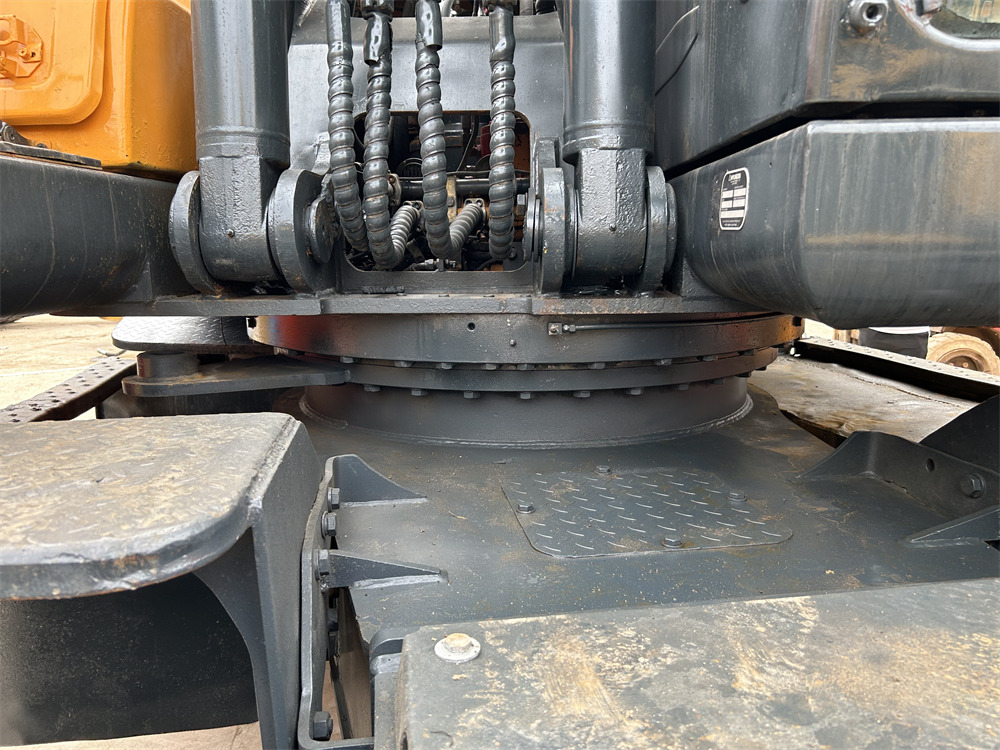 Ratastel ekskavaator HYUNDAI 210W-9: pilt 6