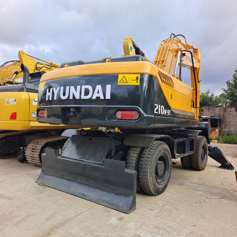 HYUNDAI 210W-9 - Ratastel ekskavaator: pilt 1 HYUNDAI 210W-9 - Ratastel ekskavaator: pilt 1