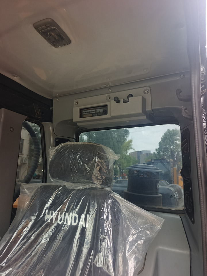 HYUNDAI 220 - 9S - Lintekskavaator: pilt 3 HYUNDAI 220 - 9S - Lintekskavaator: pilt 3