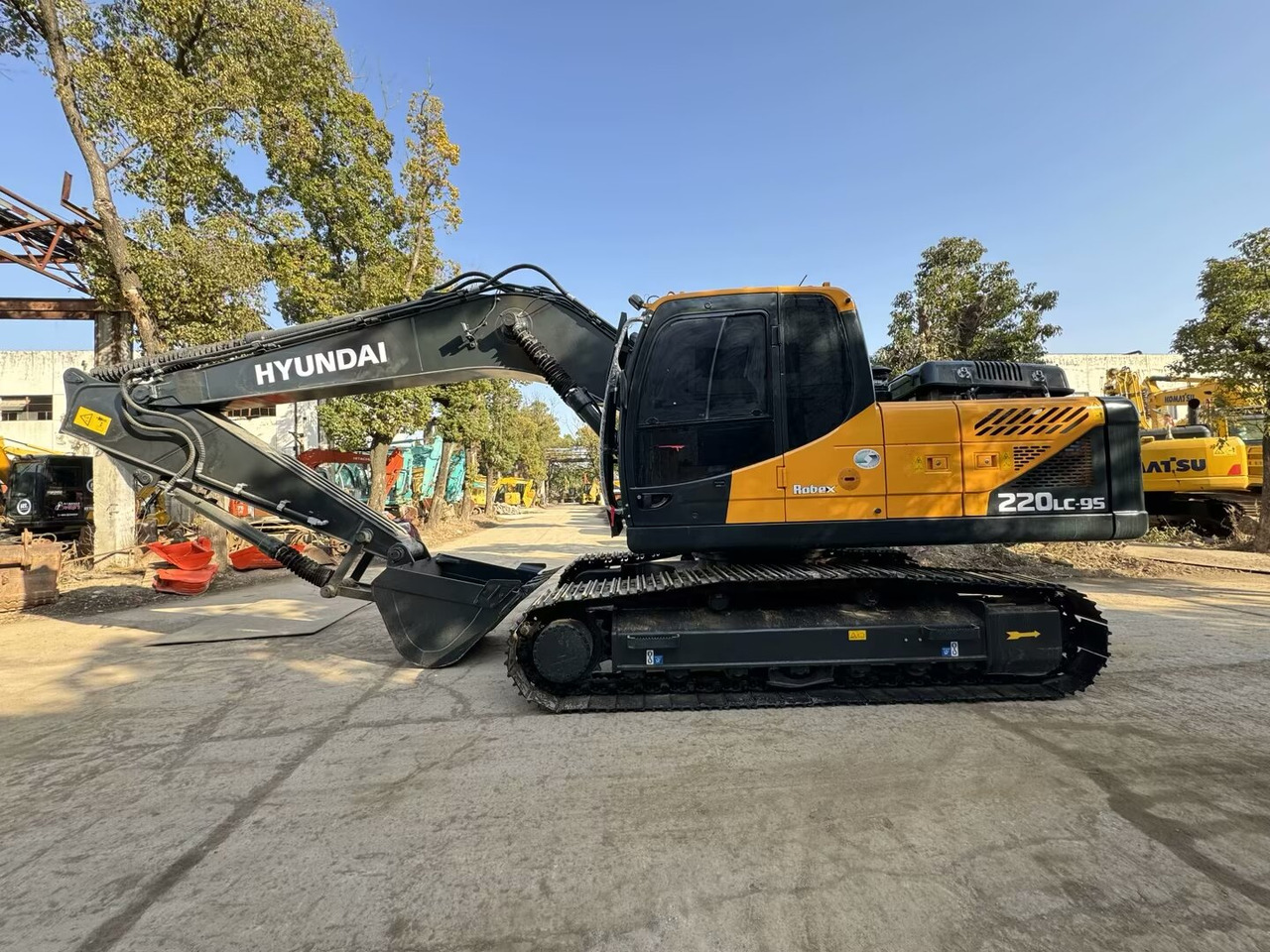 HYUNDAI 220LC-9S - Lintekskavaator: pilt 1 HYUNDAI 220LC-9S - Lintekskavaator: pilt 1