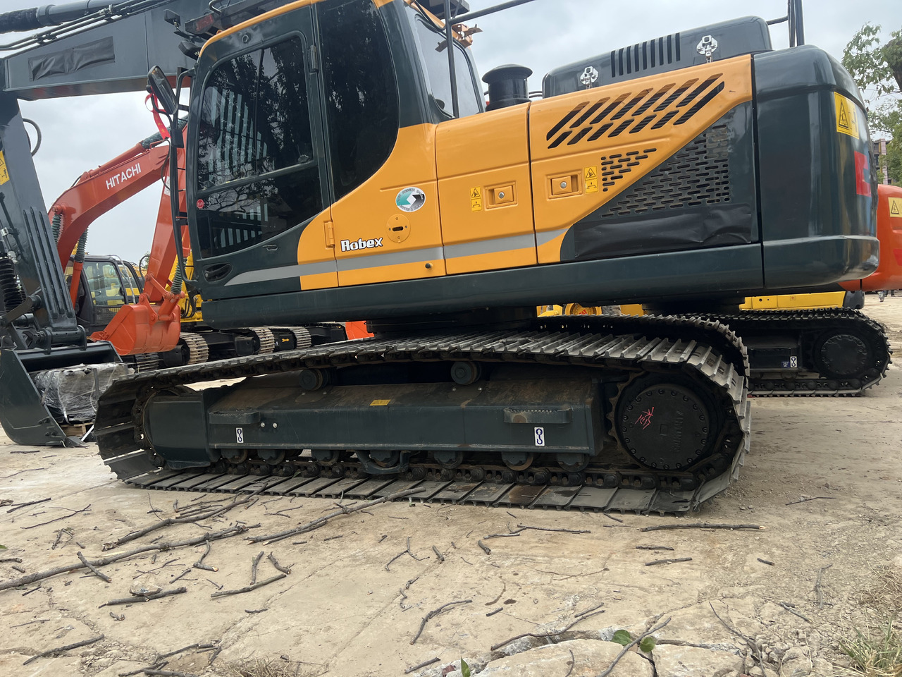 HYUNDAI HX220HD BROADEN TRACK SHOES - Lintekskavaator: pilt 2 HYUNDAI HX220HD BROADEN TRACK SHOES - Lintekskavaator: pilt 2