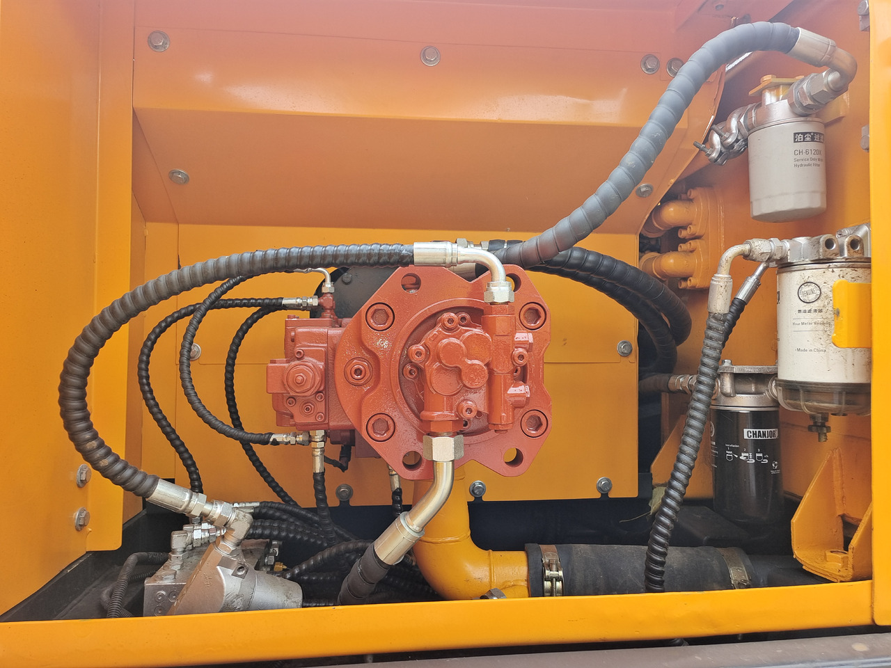 HYUNDAI HX220HD - Lintekskavaator: pilt 5 HYUNDAI HX220HD - Lintekskavaator: pilt 5