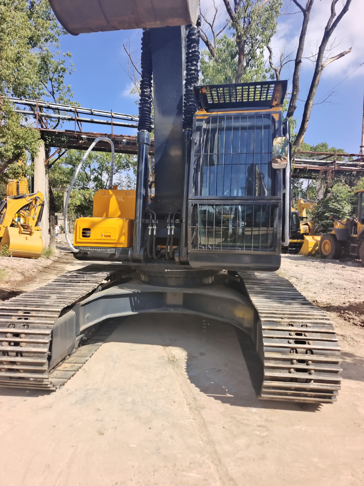 HYUNDAI HX220HD WITH 4 CAMERAS - Lintekskavaator: pilt 1 HYUNDAI HX220HD WITH 4 CAMERAS - Lintekskavaator: pilt 1