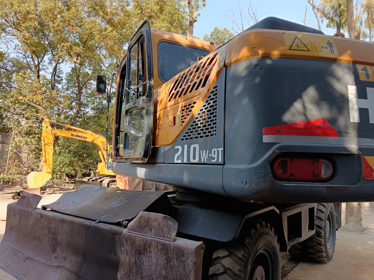 HYUNDAI R 210W-9 - Ratastel ekskavaator: pilt 3 HYUNDAI R 210W-9 - Ratastel ekskavaator: pilt 3