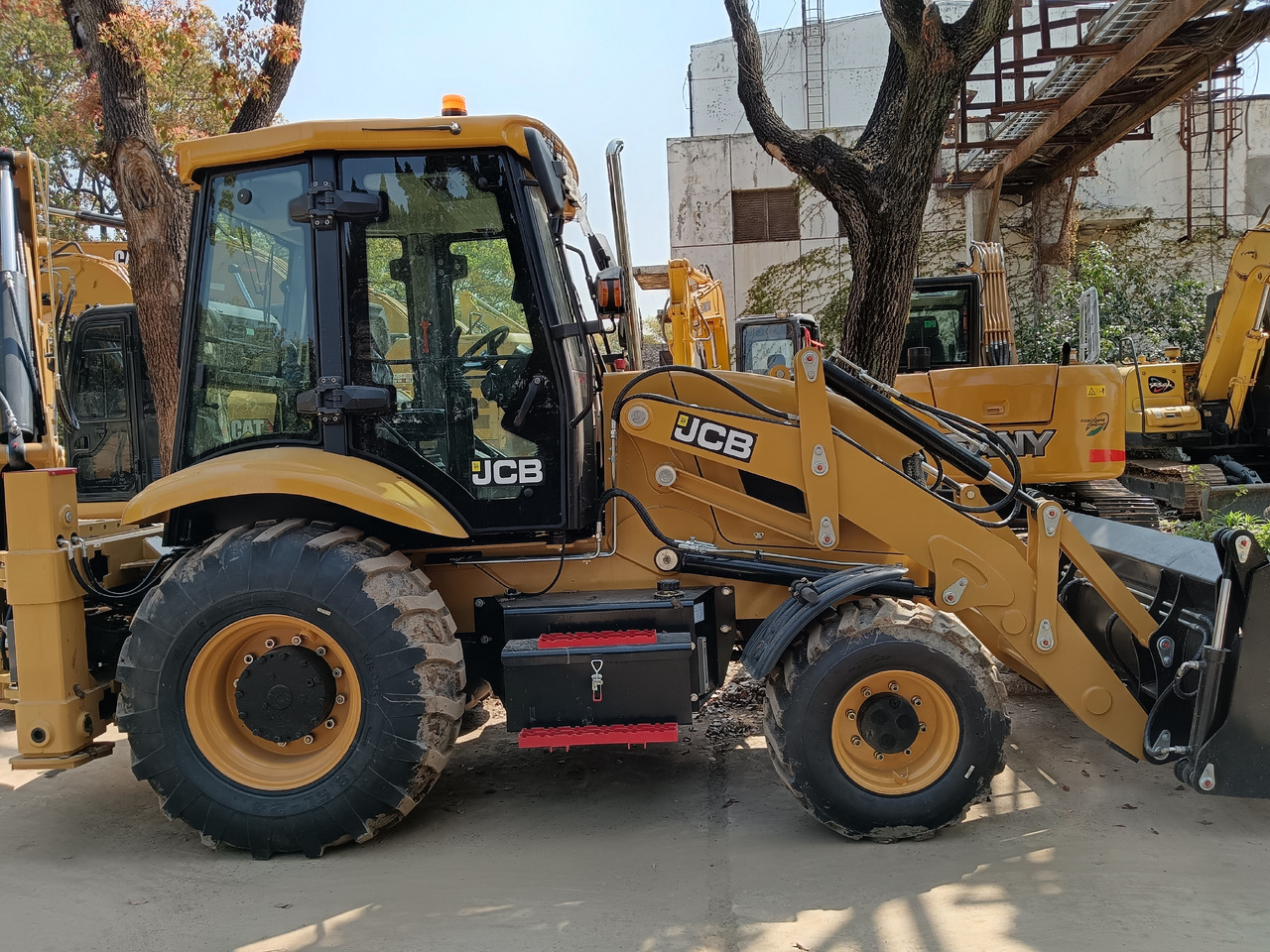 JCB 3CX - Ekskavaator-laadur: pilt 1 JCB 3CX - Ekskavaator-laadur: pilt 1