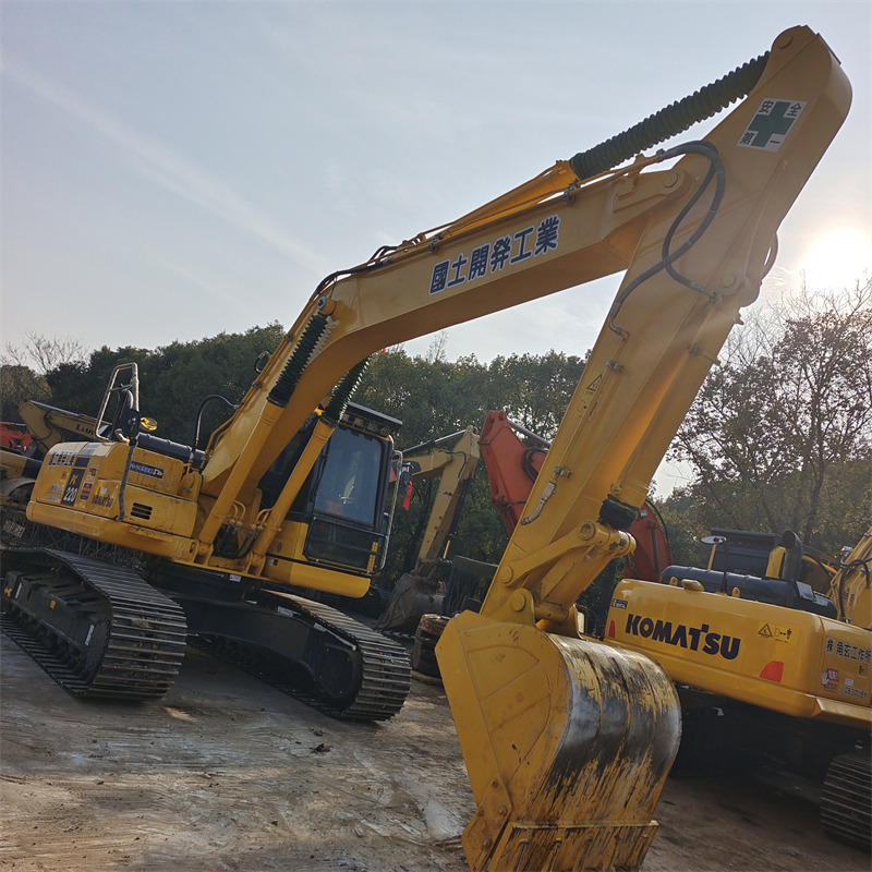 KOMATSU PC220-8N1 - Lintekskavaator: pilt 4 KOMATSU PC220-8N1 - Lintekskavaator: pilt 4