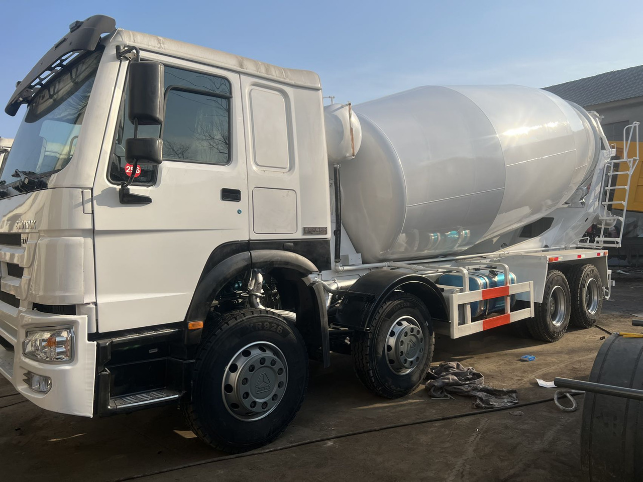 SINOTRUK HOWO 371 16 CBM 8*4 12 Tires - Autobetoonisegisti: pilt 1 SINOTRUK HOWO 371 16 CBM 8*4 12 Tires - Autobetoonisegisti: pilt 1