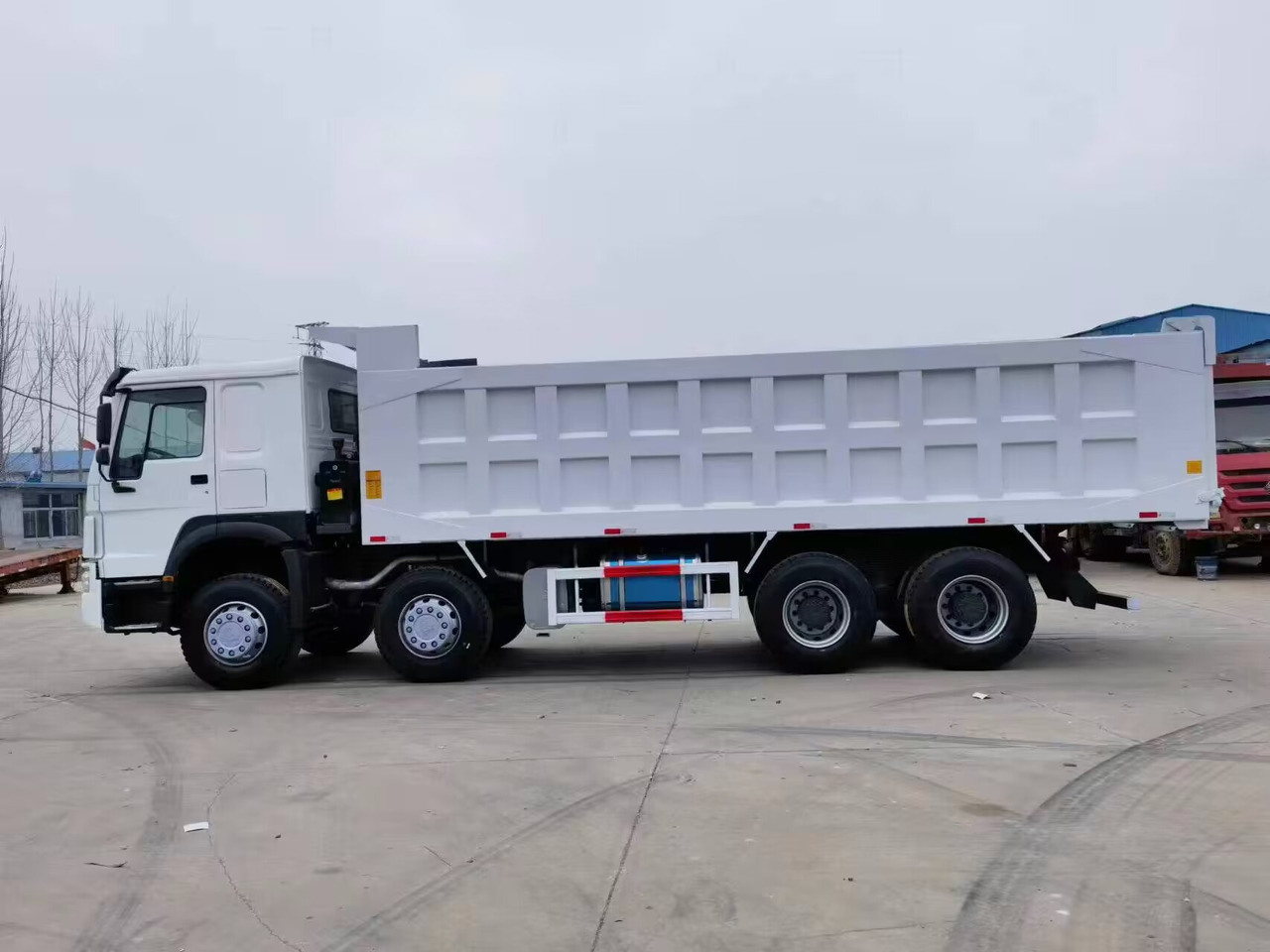 SINOTRUK HOWO 371 375 380 400 420 460 HP 8*4 DUMP TRUCK - Kallurauto: pilt 3 SINOTRUK HOWO 371 375 380 400 420 460 HP 8*4 DUMP TRUCK - Kallurauto: pilt 3