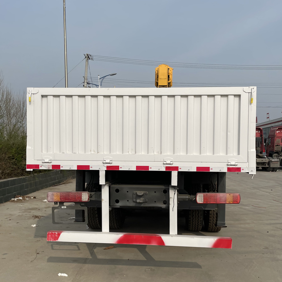 SINOTRUK HOWO 8 TON Knuckle Boom Crane TRUCK MOUNTED CRANE - Kraanaga veoauto: pilt 5 SINOTRUK HOWO 8 TON Knuckle Boom Crane TRUCK MOUNTED CRANE - Kraanaga veoauto: pilt 5