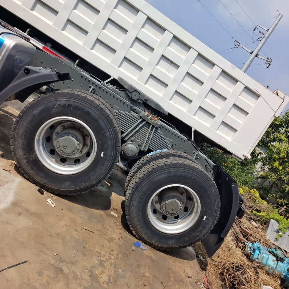 SINOTRUK HOWO 371 6*4 TRACTOR HEAD - Sadulveok: pilt 3 SINOTRUK HOWO 371 6*4 TRACTOR HEAD - Sadulveok: pilt 3