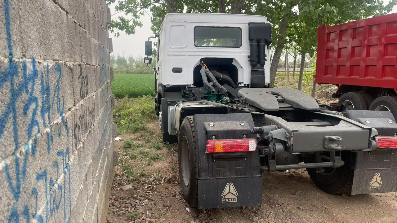 SINOTRUK HOWO 4*2 TRACTOR HEAD 371 375 380 400 420 HP - Sadulveok: pilt 4 SINOTRUK HOWO 4*2 TRACTOR HEAD 371 375 380 400 420 HP - Sadulveok: pilt 4