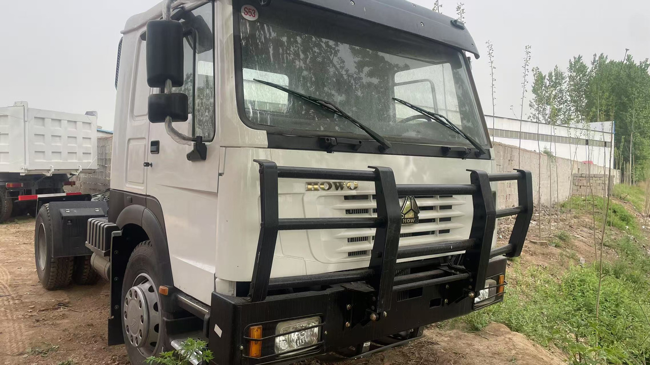 SINOTRUK HOWO 4*2 TRACTOR HEAD 371 375 380 400 420 HP - Sadulveok: pilt 1 SINOTRUK HOWO 4*2 TRACTOR HEAD 371 375 380 400 420 HP - Sadulveok: pilt 1