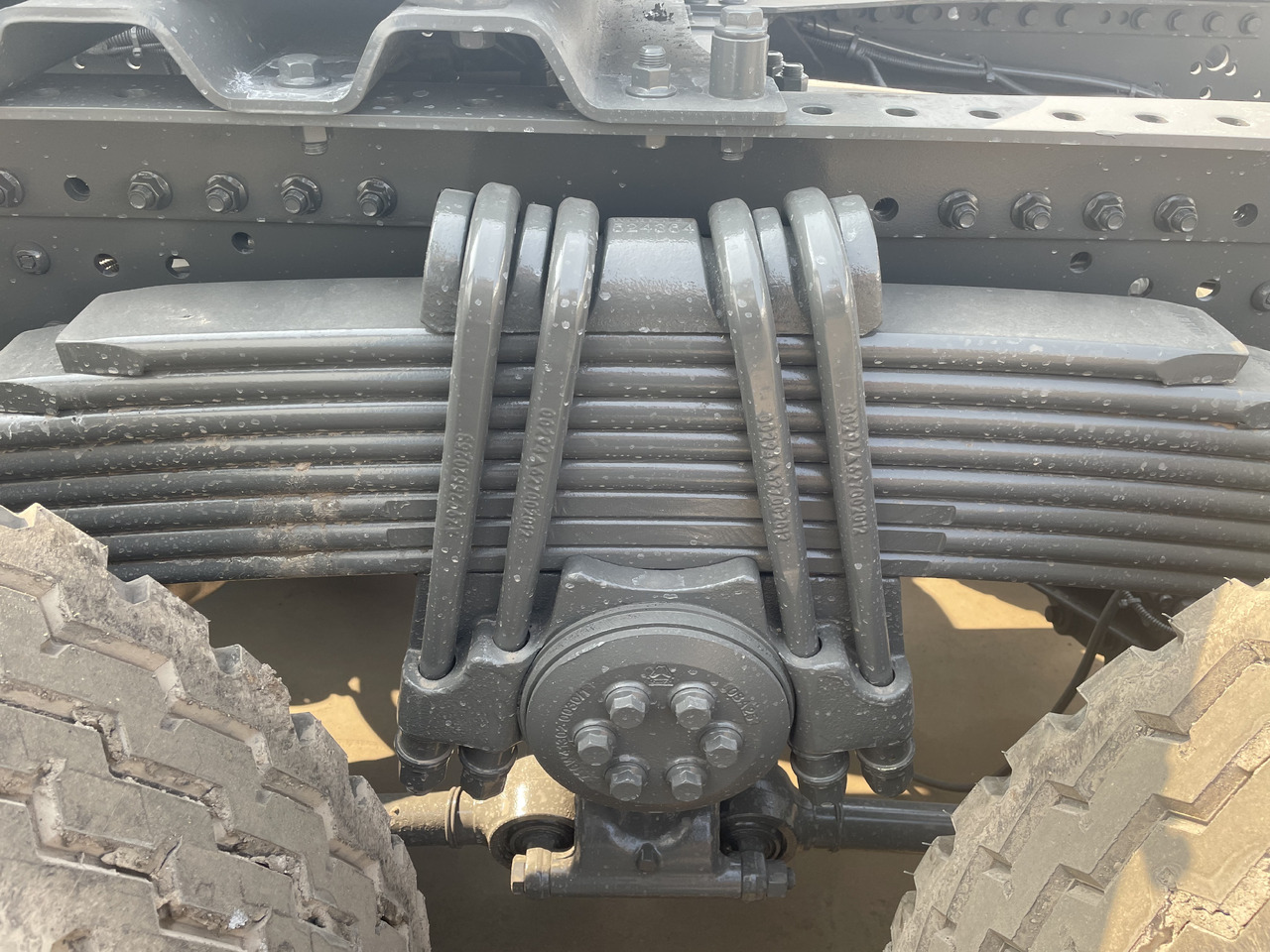 SINOTRUK HOWO 420HP TRACTOR HEAD - Sadulveok: pilt 4 SINOTRUK HOWO 420HP TRACTOR HEAD - Sadulveok: pilt 4