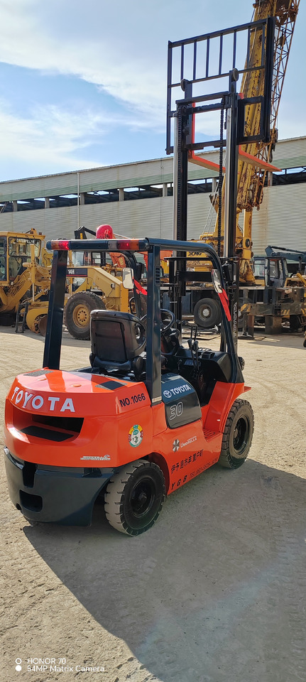 TOYOTA FD30 - Kahveltõstuk: pilt 3 TOYOTA FD30 - Kahveltõstuk: pilt 3