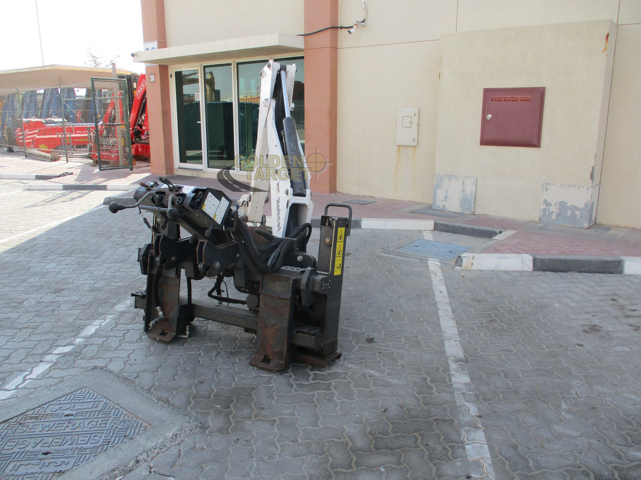 BOBCAT Skid Steer R30S Backhoe Attachment - Laaduri kopp - Kompaktlaadur: pilt 4 BOBCAT Skid Steer R30S Backhoe Attachment - Laaduri kopp - Kompaktlaadur: pilt 4