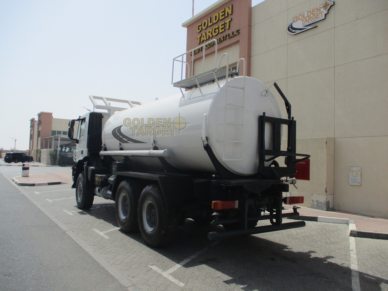 IVECO TRAKKER 380 6x6 Tanker - Tsisternauto: pilt 4 IVECO TRAKKER 380 6x6 Tanker - Tsisternauto: pilt 4
