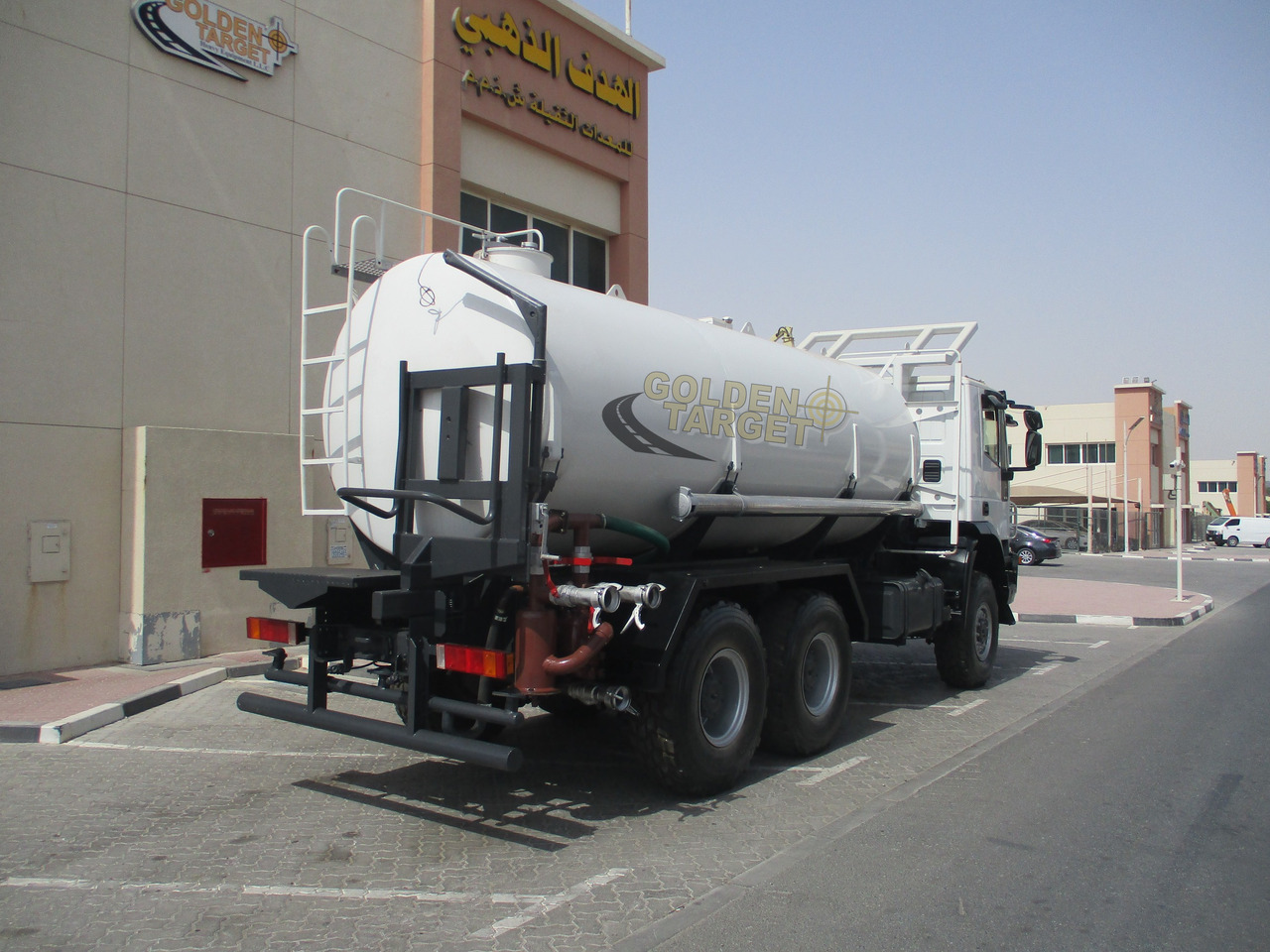 IVECO TRAKKER 380 6x6 Tanker - Tsisternauto: pilt 3 IVECO TRAKKER 380 6x6 Tanker - Tsisternauto: pilt 3