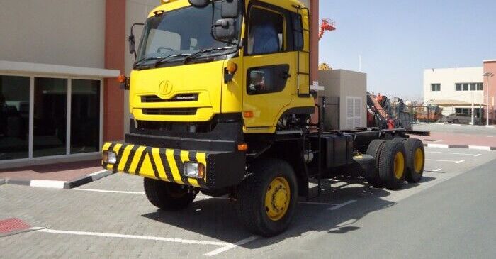 Nissan UD CZ4YL 6x6 Chassis Truck - Kabiinišassiiga veoauto: pilt 1 Nissan UD CZ4YL 6x6 Chassis Truck - Kabiinišassiiga veoauto: pilt 1