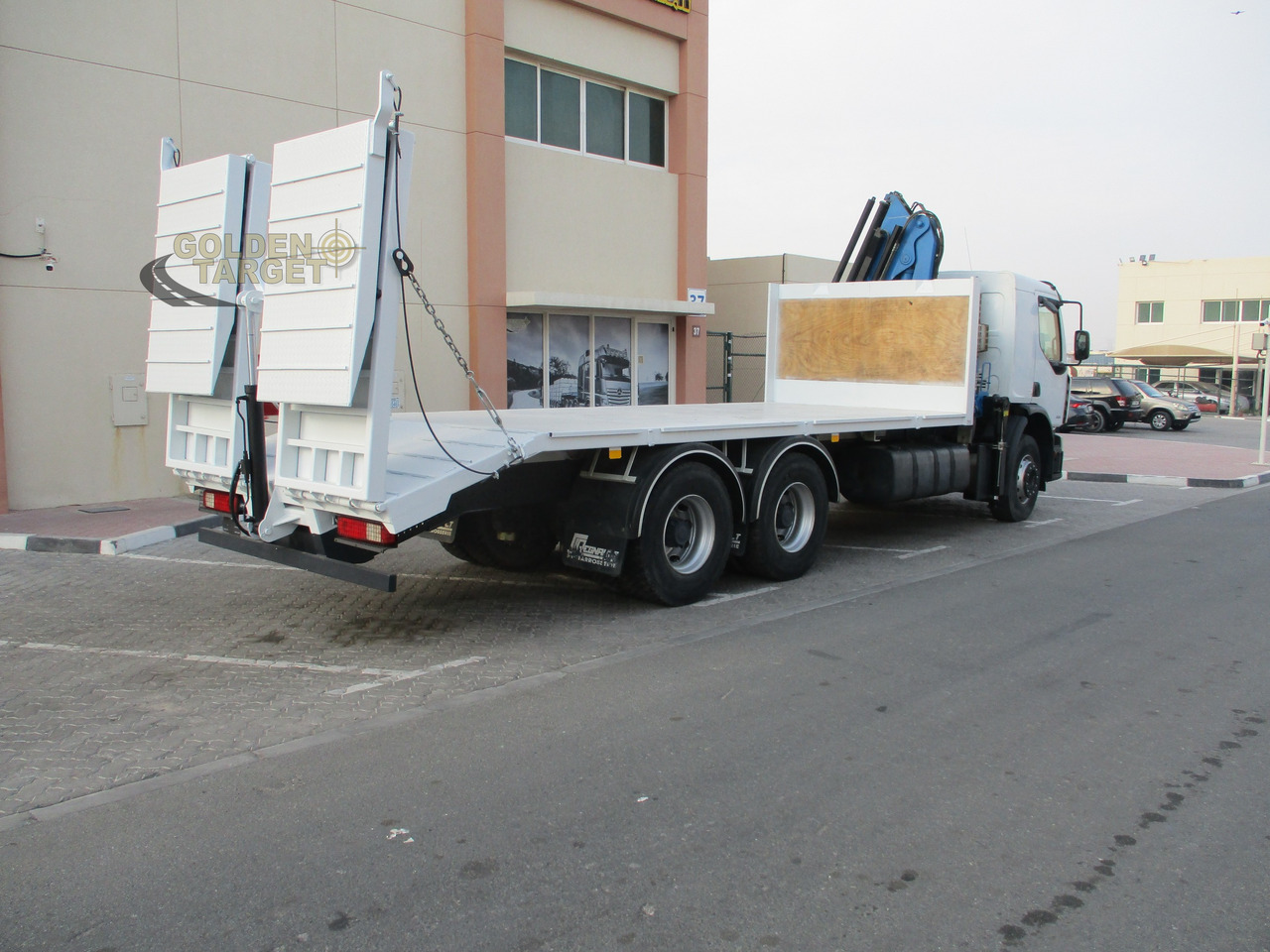 RENAULT Kerax 380 6×4 Crane Truck - Kraanaga veoauto: pilt 3 RENAULT Kerax 380 6×4 Crane Truck - Kraanaga veoauto: pilt 3