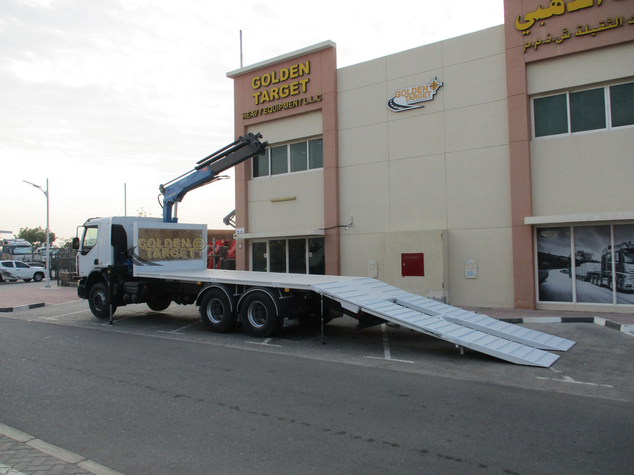 Kraanaga veoauto RENAULT Kerax 380 6×4 Crane Truck: pilt 12