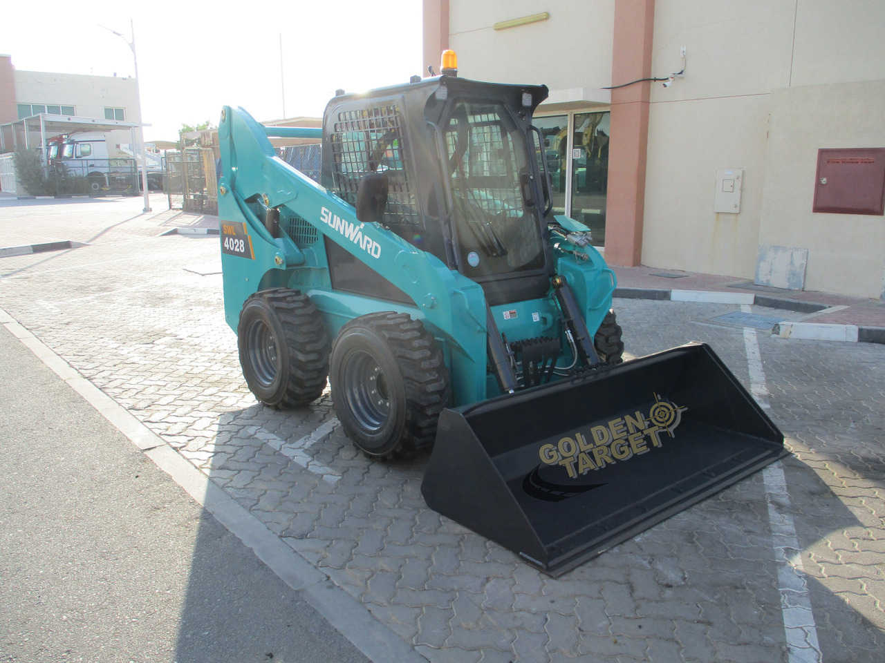 SUNWARD SWL4028 Skid Steer - Kompaktlaadur: pilt 1 SUNWARD SWL4028 Skid Steer - Kompaktlaadur: pilt 1