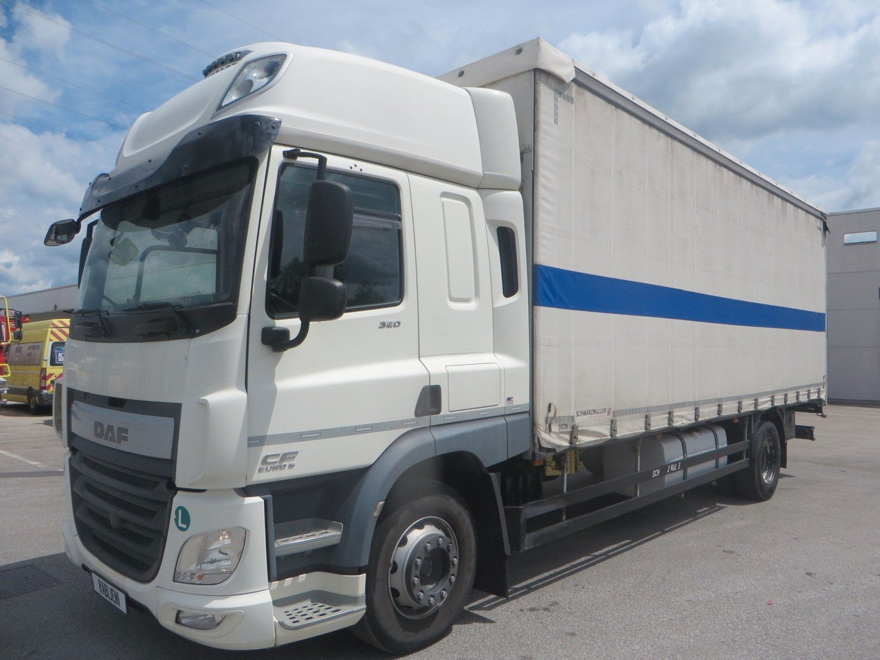 DAF CF320 4x2 18T Curtainside 7.70m - Tent veoauto: pilt 1 DAF CF320 4x2 18T Curtainside 7.70m - Tent veoauto: pilt 1